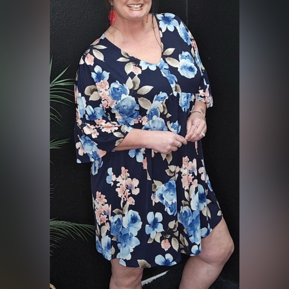Dear Scarlett Navy Multi Floral Print Bell Sleeve Dress 2XL. NWT